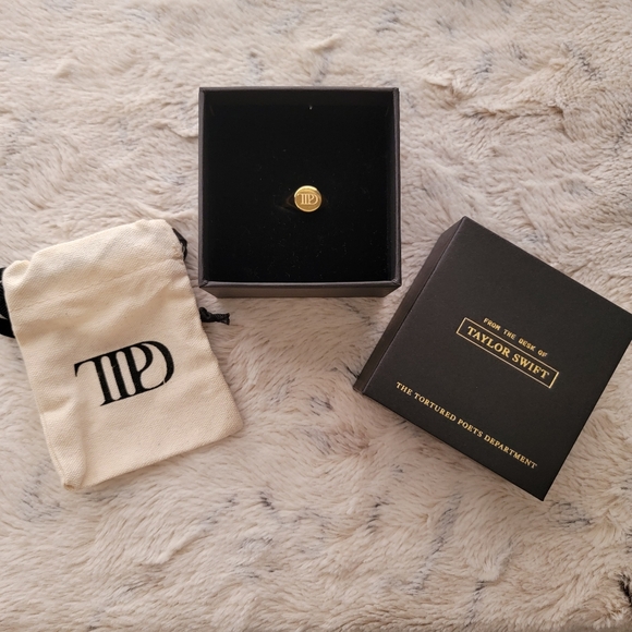 The Tortured Poets Department Ring Taylor Swift - Picture 3 of 15